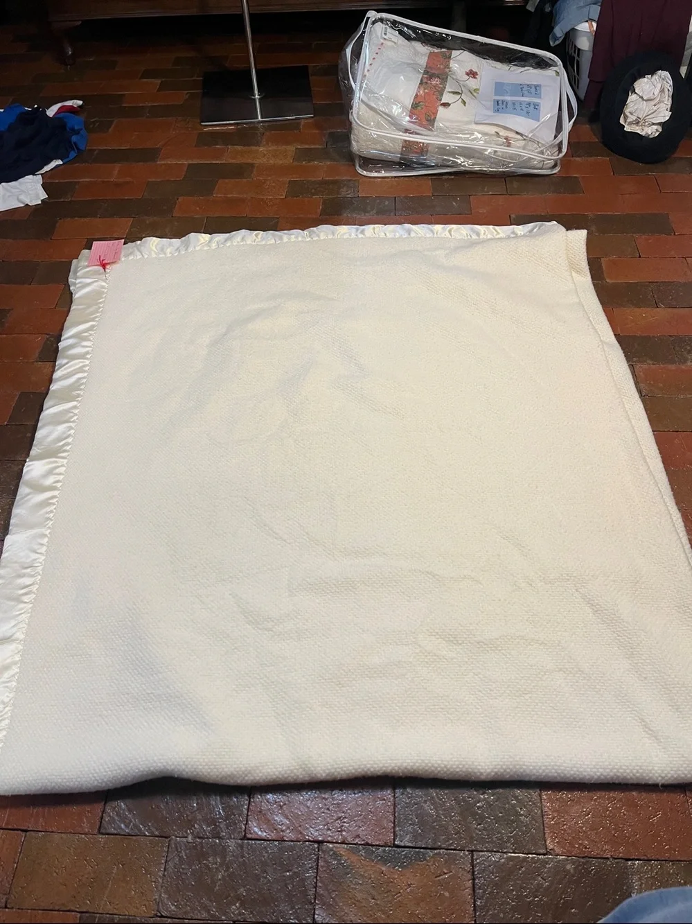 King size 105” X 97” buttery soft blanket with satin look edging 3379